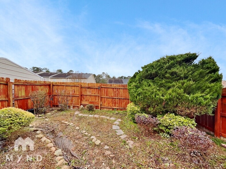 Building Photo - 6204 Ellenwood Dr