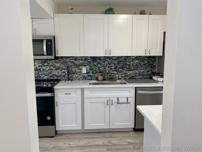 Building Photo - 4501 Fountains Dr S
