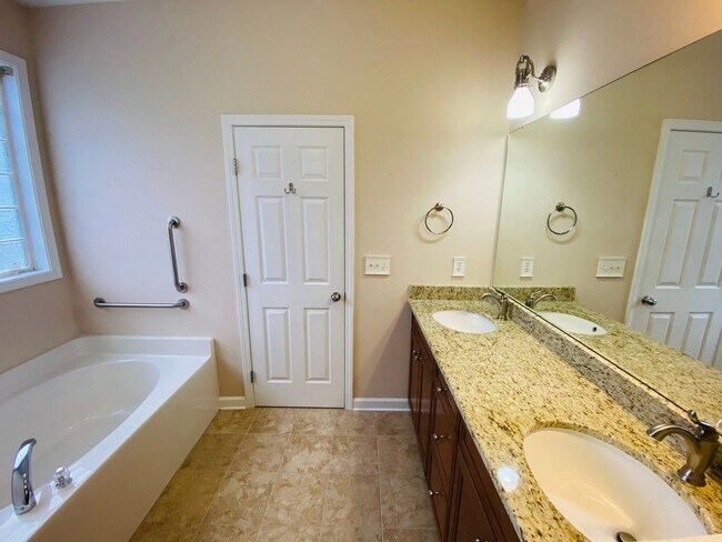 Building Photo - Luxury 3 Bedroom  Townhome in South Durham...