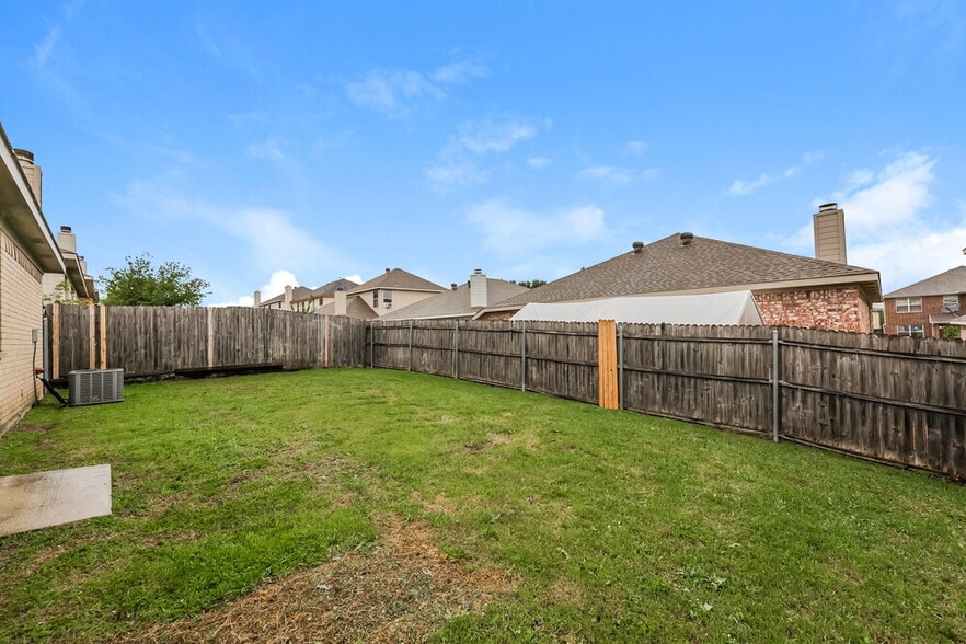 Building Photo - 9920 Legacy Dr