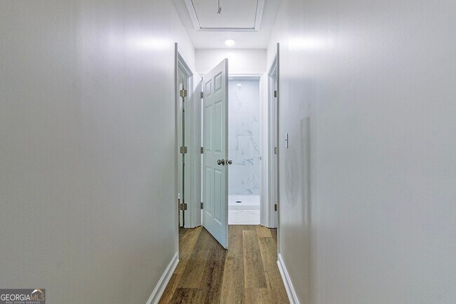 Building Photo - 3279 Kings Park Cir