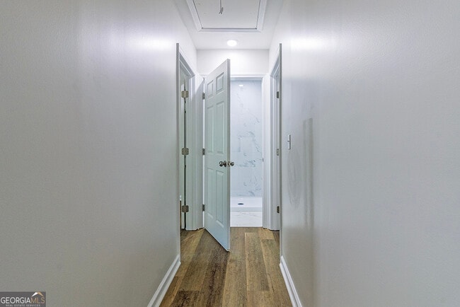 Building Photo - 5971 Bloomfield Rd