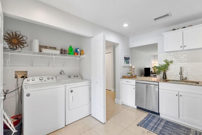 Building Photo - 13095 Belhaven Ct