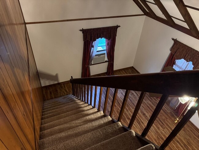 Building Photo - Rent free December ! Sign a lease in December and enjoy the rest of the month free!