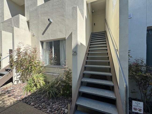 Building Photo - Beautiful 2Br/2Ba Townhome In Little Italy...