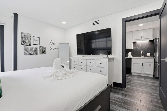 Building Photo - 8743 Thomas Dr