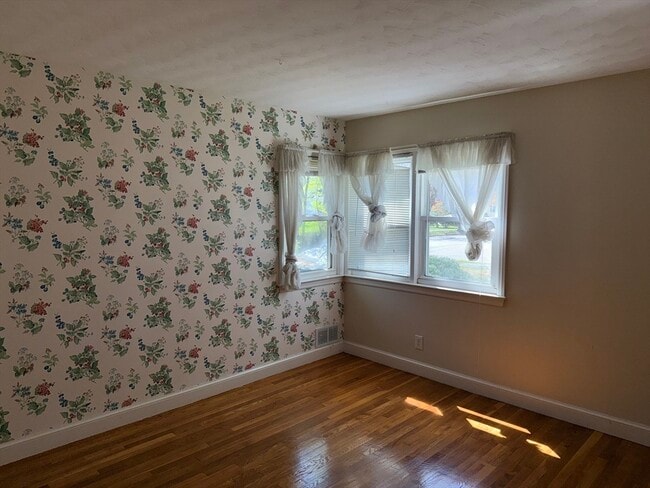 Building Photo - 28 Robinhood Rd