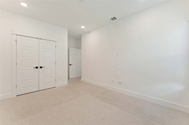Building Photo - 5824 Highland Sky Ln