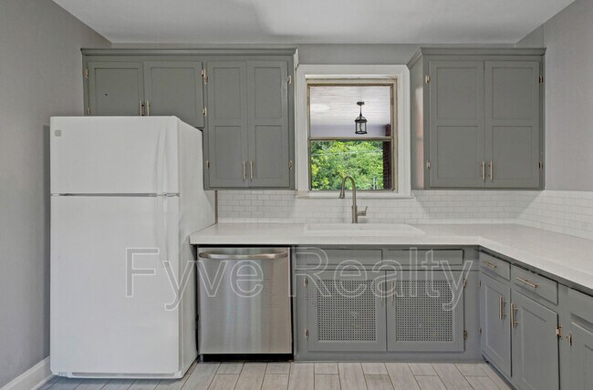 Building Photo - 1804 Hailey Ave