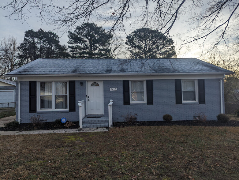 Building Photo - Room in House on Merrill Pl