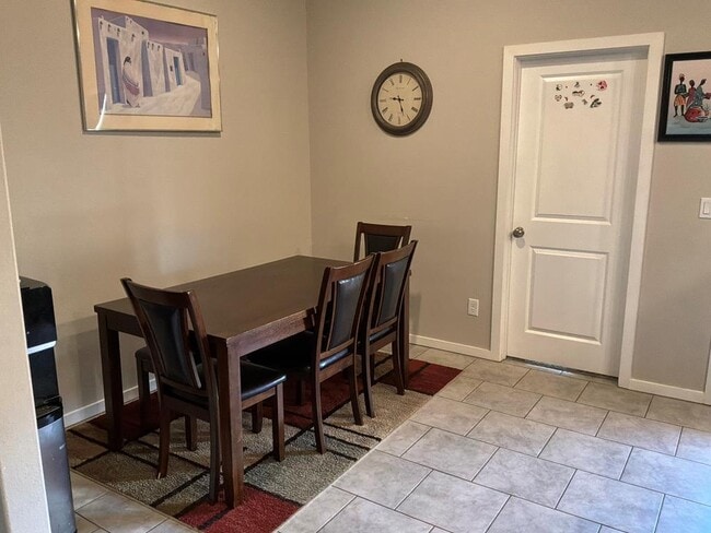 Building Photo - 1303 Terra Cotta St