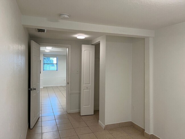 Building Photo - 3735 Highway 60 E Front Apt.
