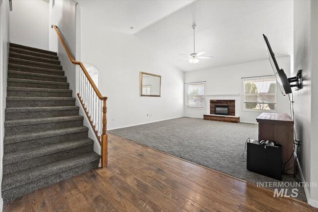 Building Photo - Great 4 bedroom plus bonus room