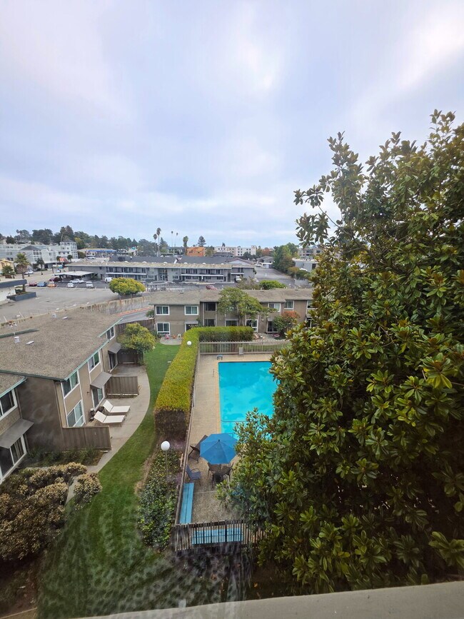 Primary Photo - Stylish Downtown Santa Cruz Condo – Fully ...