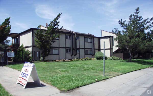 Building Photo - Land Park Villa Apartments