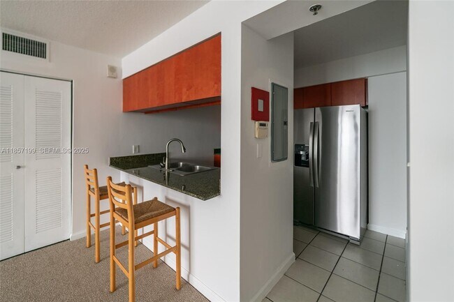 Building Photo - 1200 Brickell Bay Dr