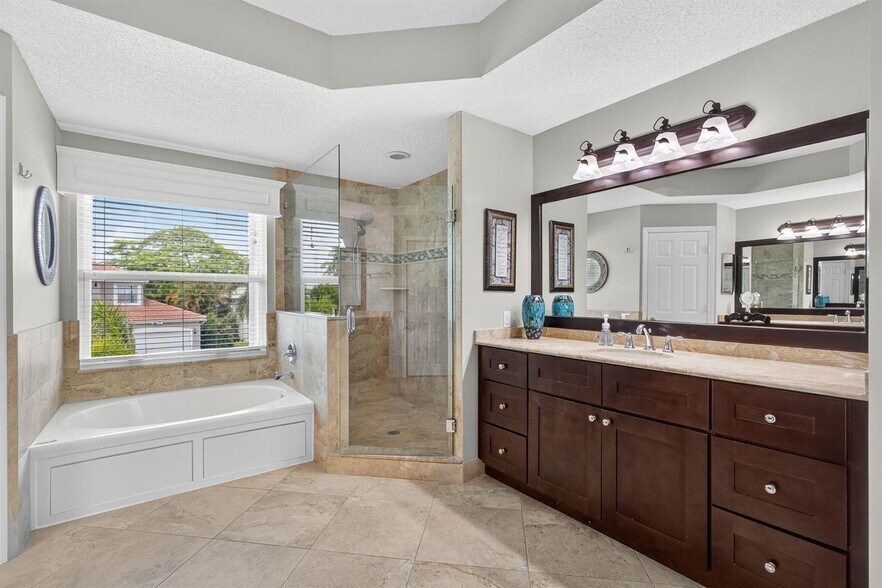 Building Photo - 3738 Old Lighthouse Cir