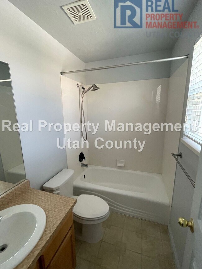 Building Photo - Spanish Fork Home