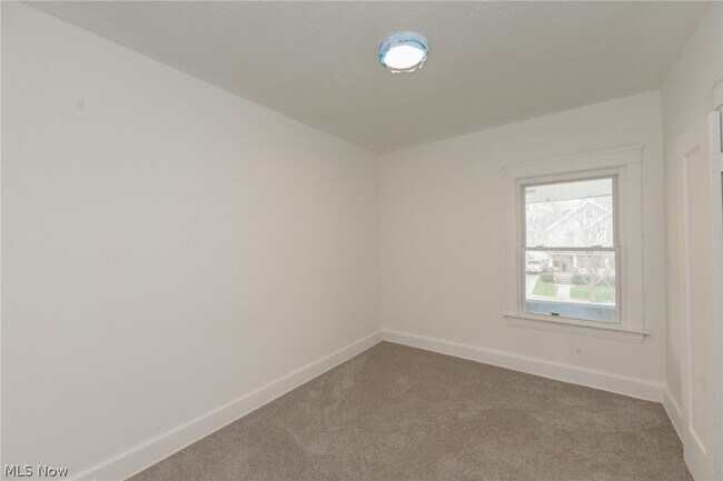 Building Photo - 1519 Ridgewood Ave