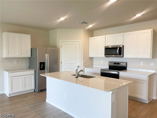 Building Photo - 1321 NE 9th St