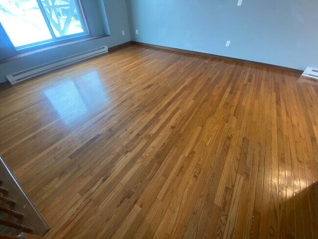 Building Photo - GREAT LOCATION - Spacious 4 bedroom/2 bath - PETS WELCOME