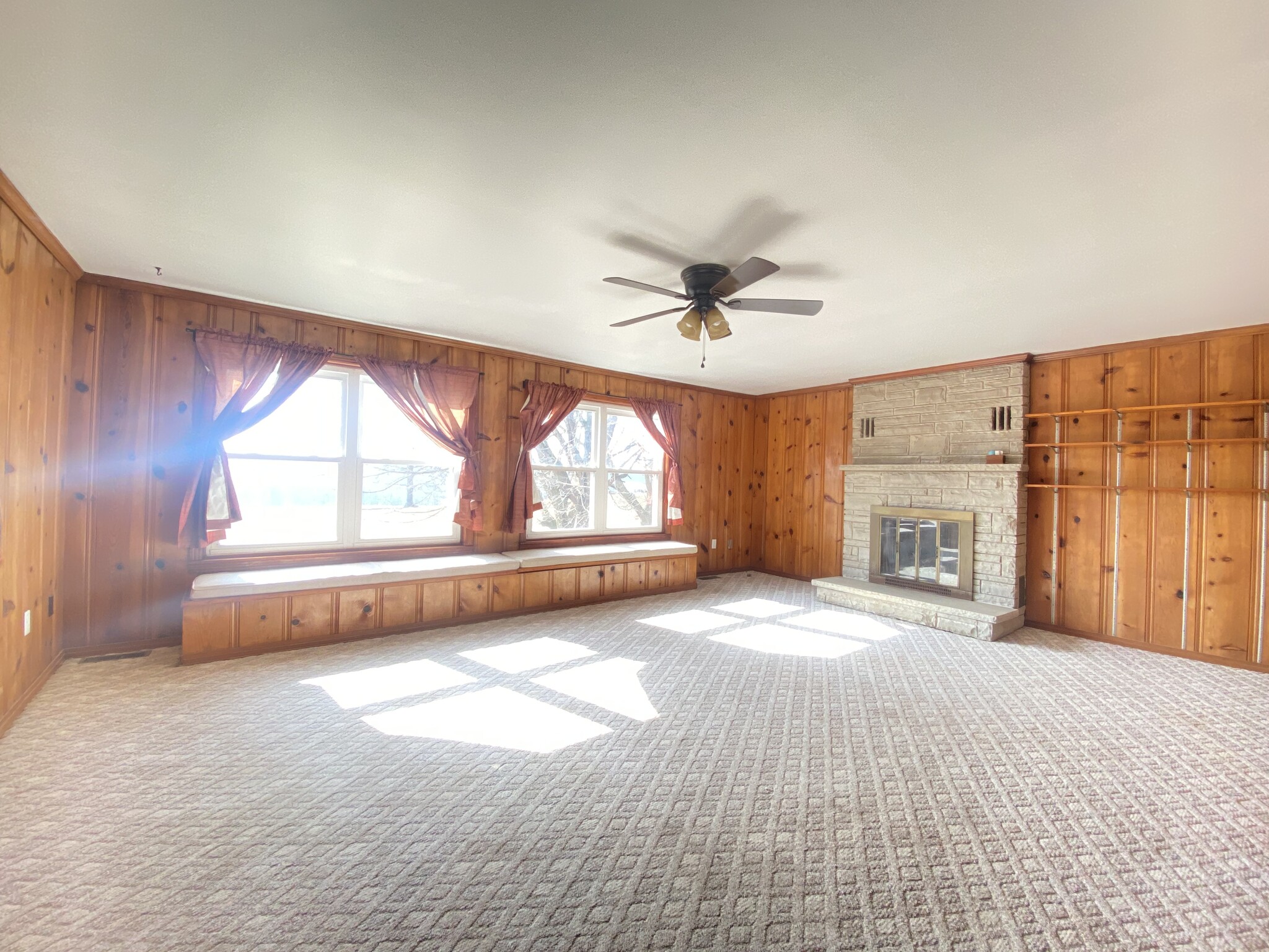 Den - 7440 Mount Herman Rd