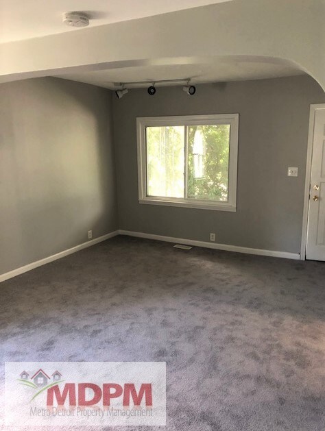 Building Photo - 95 E Rowland Ave