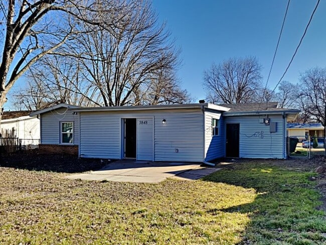 Building Photo - 3BR/2BA Pet-Friendly Home in Westworth Village | Fenced Yard & Garage