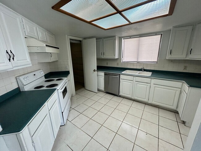 Building Photo - Charming 3 bed / 2.5 bath Gilbert Home wit...