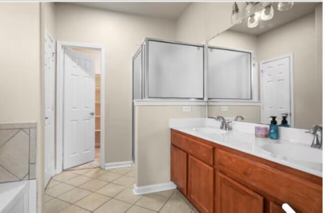 Building Photo - Stunning & Elegant Home in Forest Creek with Spacious Living & Prime Location