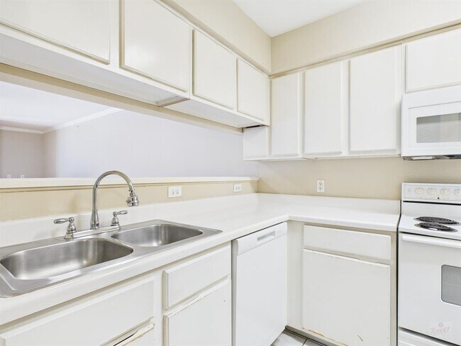 Building Photo - 501 W 26th St