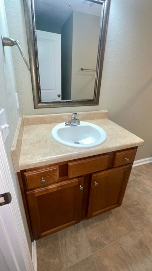 Building Photo - 3/3 condo convenient to FSU, FAMU, TCC, re...