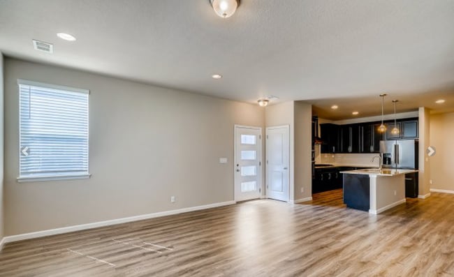 Building Photo - LOVELY 4-BEDROOM TOWNHOUSE IN WALKABLE SW LONGMONT NEIGHBORHOOD