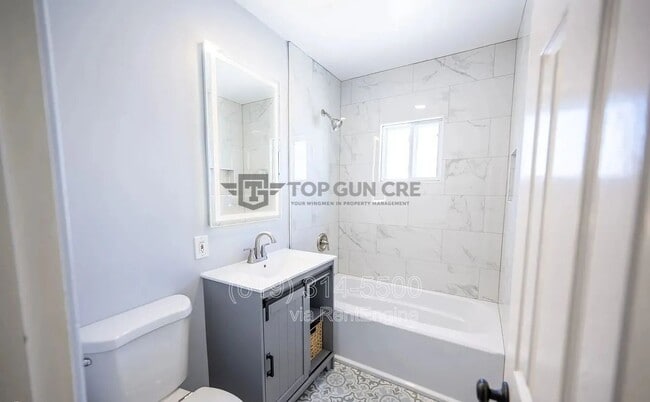 Building Photo - 4026-32 Utah St