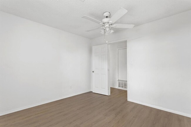 Building Photo - 1702 Spiderlily View