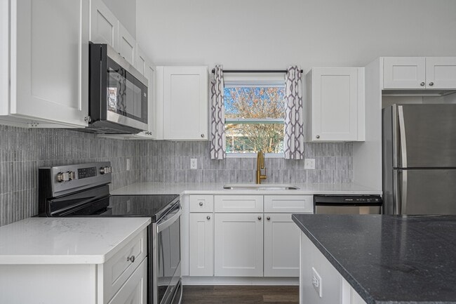 Building Photo - 637 E Anderson St