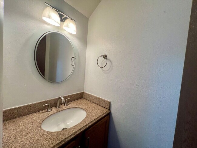 Building Photo - 2567 Rainbow Dr