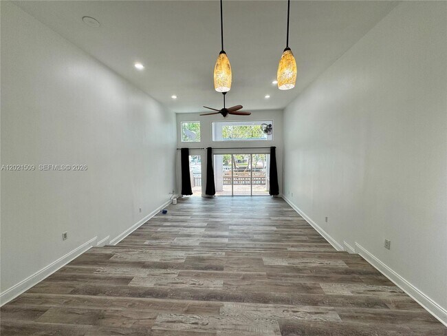Building Photo - 2408 NE 135th St