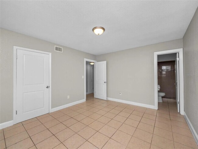 Building Photo - 3440 Milner Dr S