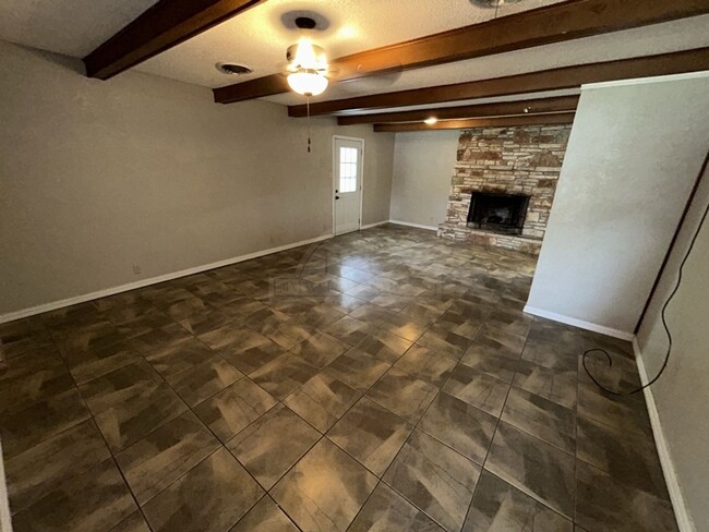 Building Photo - 601 Sutton Dr