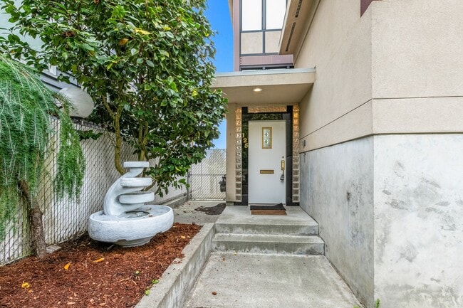 Building Photo - 4Bd/2.5Ba Seattle House