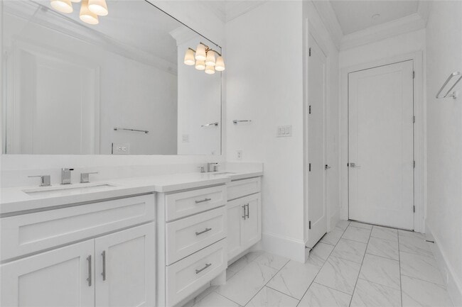 Building Photo - 5735 Winsome Ln