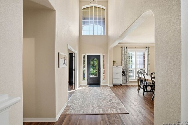 Building Photo - 711 Midway Crest