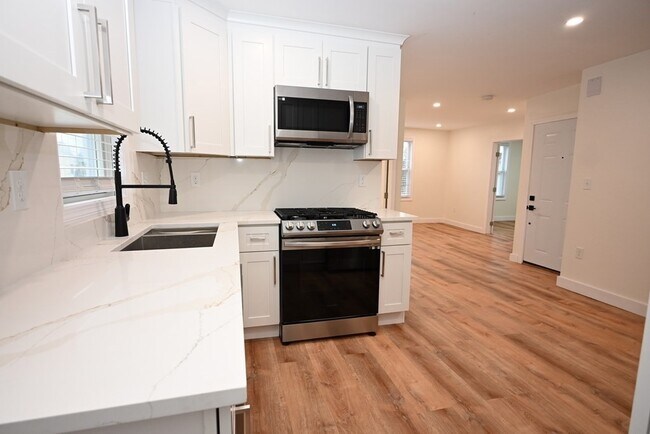 Building Photo - 12 Leroy Ave