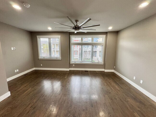 Building Photo - 3 Bed, 3.5 Bath Home w/ 2 Car Garage and Lake Views