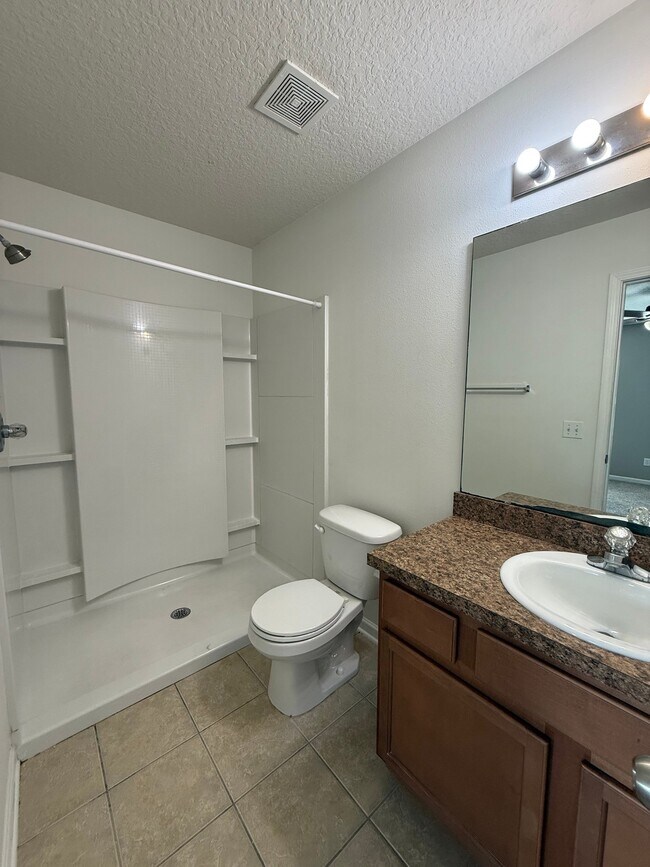 Building Photo - 213 Leese Dr