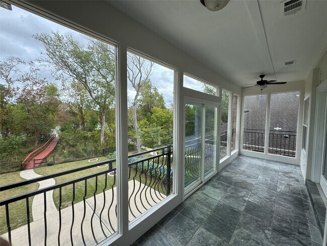 Building Photo - 107 Island Blvd