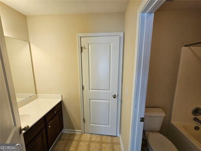 Building Photo - 3755 Long Lake Dr