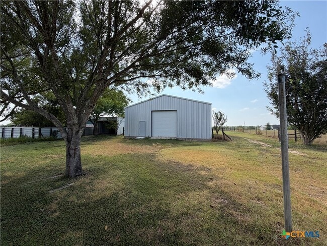 Building Photo - 433 W Klein Rd