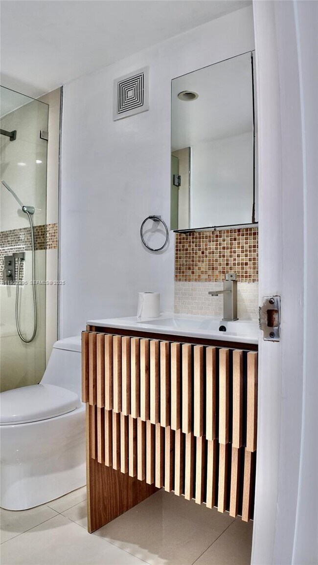 Building Photo - 325 NW 72nd Ave